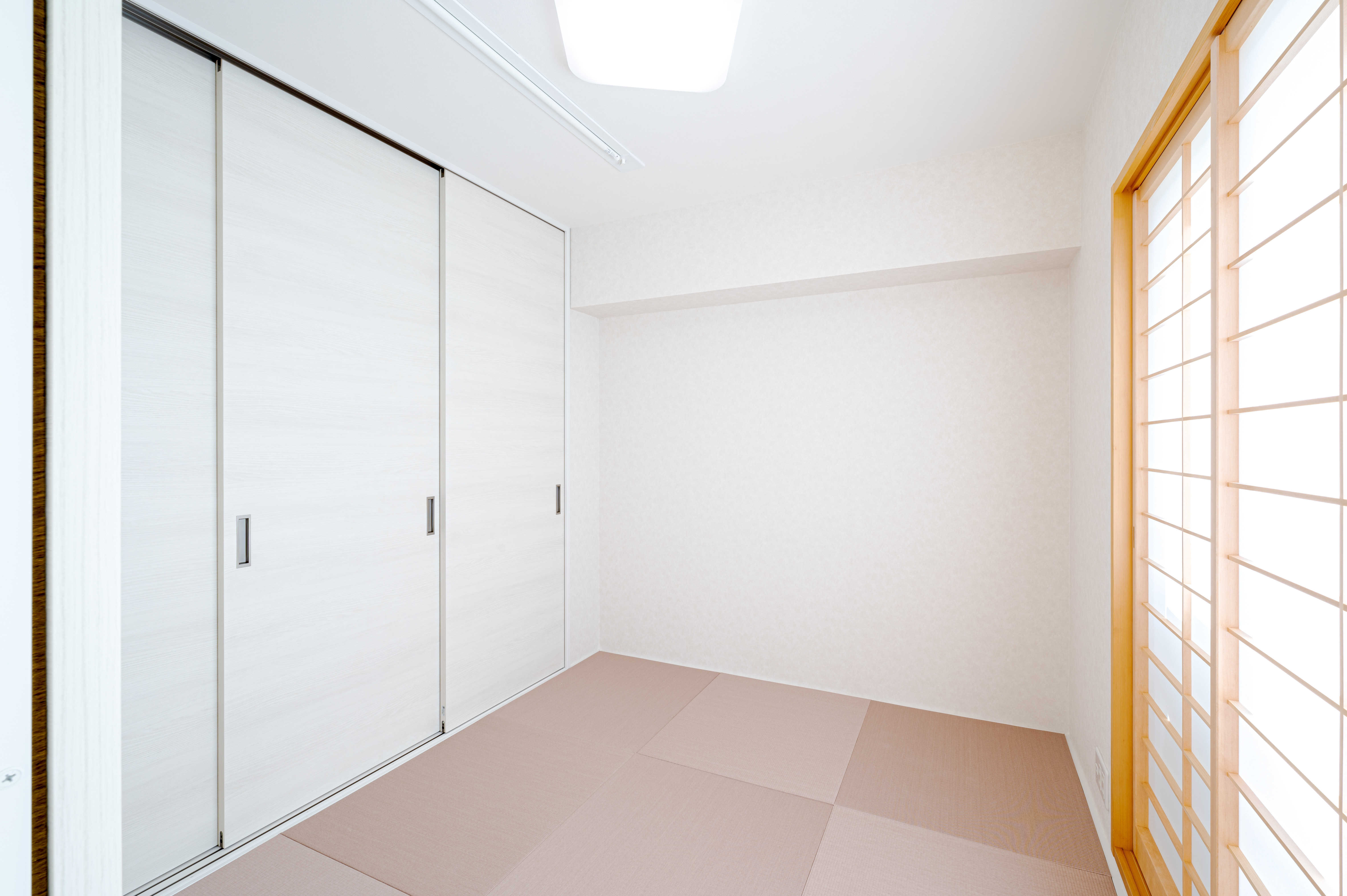 LDの壁面収納とピンクの和室｜ＢＸゆとりフォーム 本社の施工事例写真