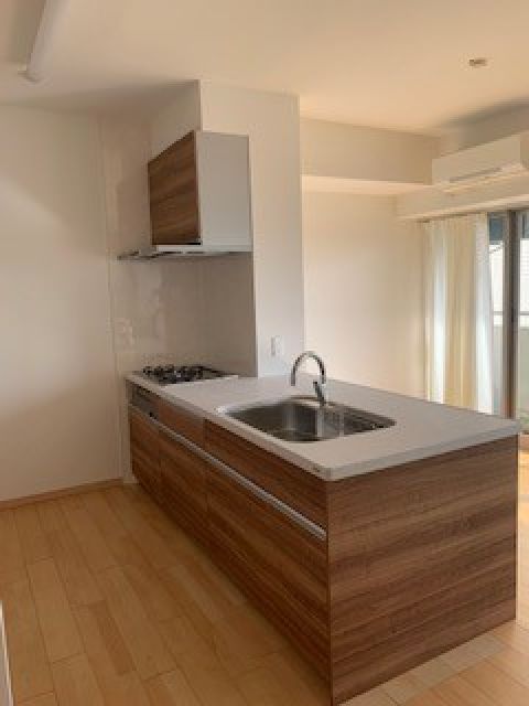 クリナップ・ステディアW２６００ マンション施工 最近流行りの木目調キッチン