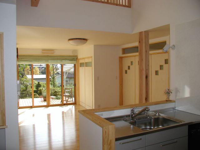 個別の和室茶ノ間と北側台所、断熱改修を施しＬＤＫ1室へリノベ-ション