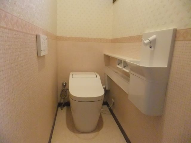 使いづらいロータンク手洗トイレをワンデーでリニューアル
