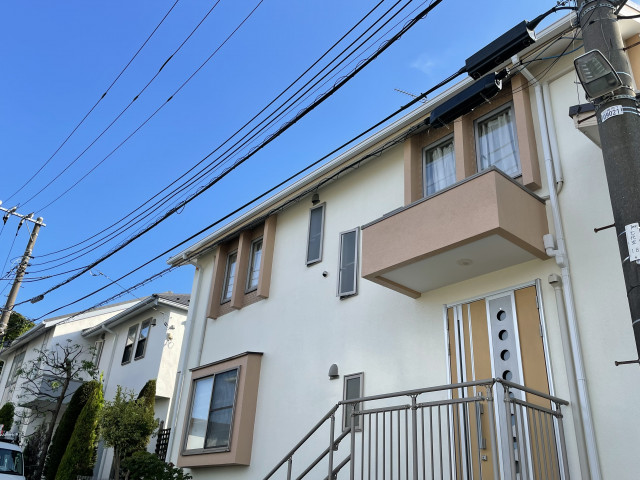 外壁塗装工事　3回塗りで塗膜保証も安心の10年～13年ついております。その他に毎年2回の自社点検もございます。