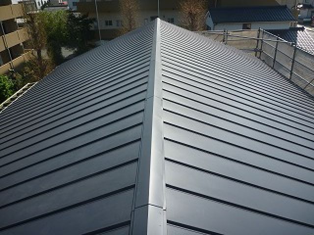 屋根（ガルバニウム鋼板）葺き替えリフォーム事例