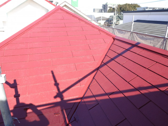 屋根塗装工事　苔やｸﾗｯｸがでてきたらﾒﾝﾃﾅﾝｽのｻｲﾝﾃです。早めのお手入れで屋根を保護する事が可能です。