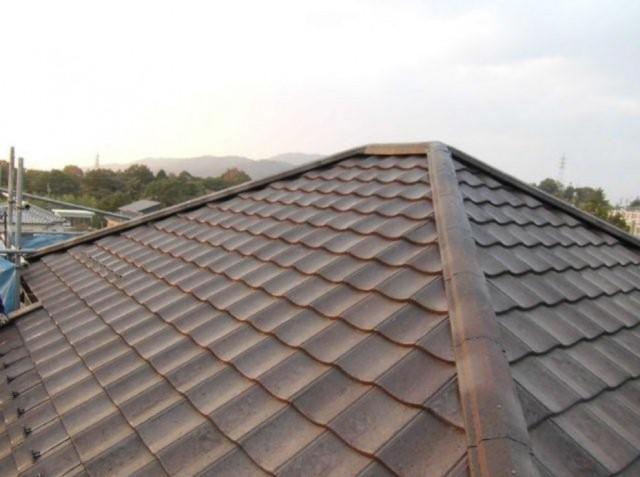 屋根の葺き替え工事も承ります。屋根を軽くすることで耐震性も向上します。