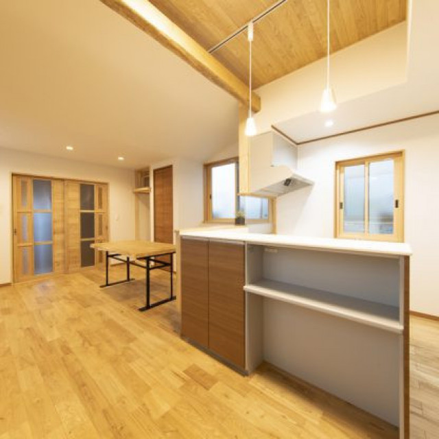 純和風住宅を木のぬくもりあふれる洋風住宅へ