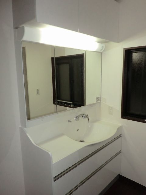 ご近所特別キャンペーンで、大型洗面所リフォームが25万円(税込）でした。