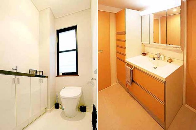 収納力たっぷりの手洗いカウンターを取り付けても狭さを感じないトイレ（写真左）。洗濯機置場を洗面・脱衣室の中に設置。温かみのある暖色系の洗面化粧台。（写真右）