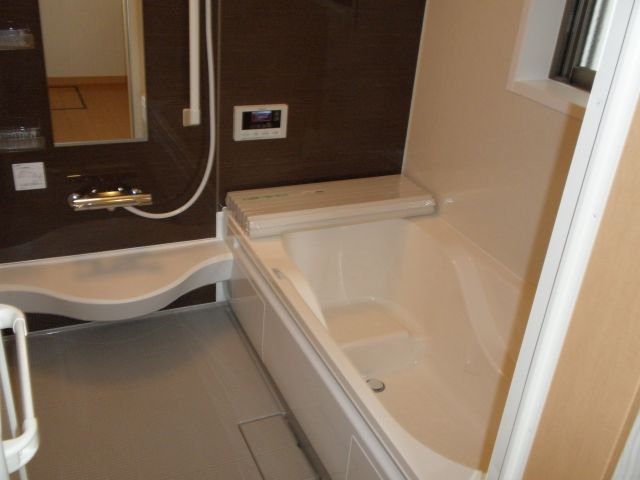 お風呂の入替の際は、耐震診断をしてからシステムバスにするよう、薦めています。