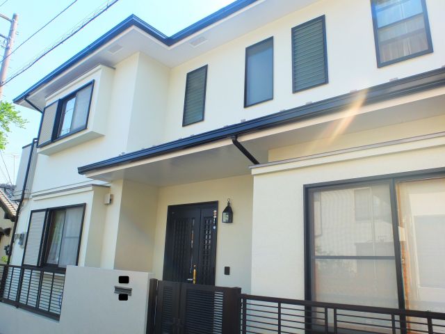 外壁塗装もお任せください。新築時の輝きを取り戻します。