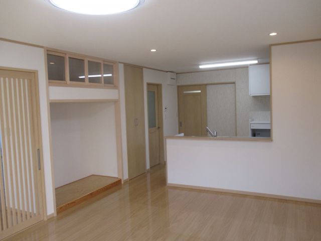 【2世帯住宅へ全面リフォーム】1Fのお母様宅リビング。ナチュラルウッドを使用し和と安らぎの空間に仕上がりました。