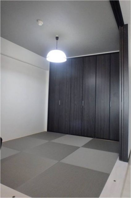 畳は、LDKのモダンな雰囲気に合うように、ダイケンの健やか畳で半畳ヘリ無しのものをご提案しました。