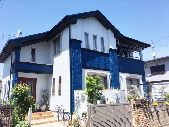 外装工事は屋根の上まで点検。累計800件以上の施工実績ありだから安心。