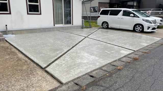 駐車場コンクリートもアクセント目地を入れ、後日お客様がDIYで楽しめるように施工