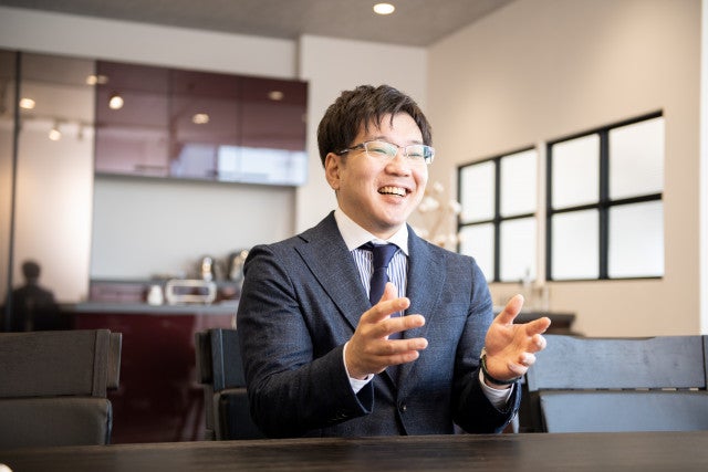 写真：ひとりひとりが利他の精神で志事に 取り組み心を燃やしお客様に笑顔と感動を提供します