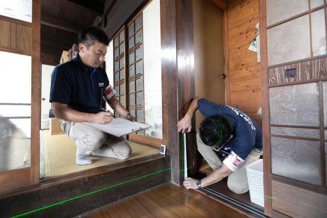 写真:住まいのドクター「住宅医(既存住宅の調査・診断から改修設計・施工に至までの実践的な手法を体得している建築士)」により、安全で快適な改修工事をご提案