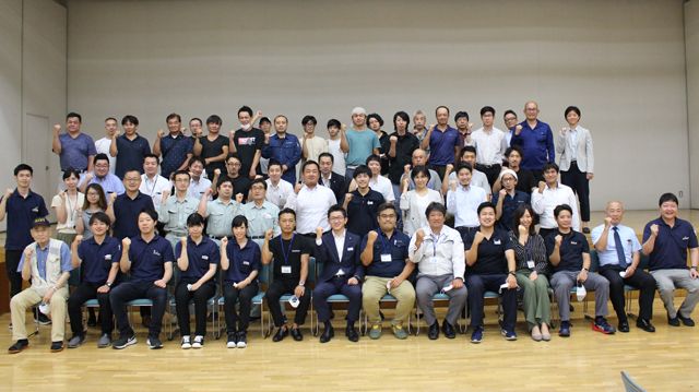 写真:社員・職人が一丸となって、より良いリフォームを目指しています。