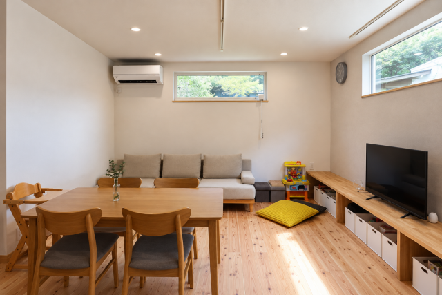 写真：まるで新築ような見た目！祖母から譲り受けた住まいをご夫婦と3人のお子さんが快適に暮らせる空間にアップデートしました。