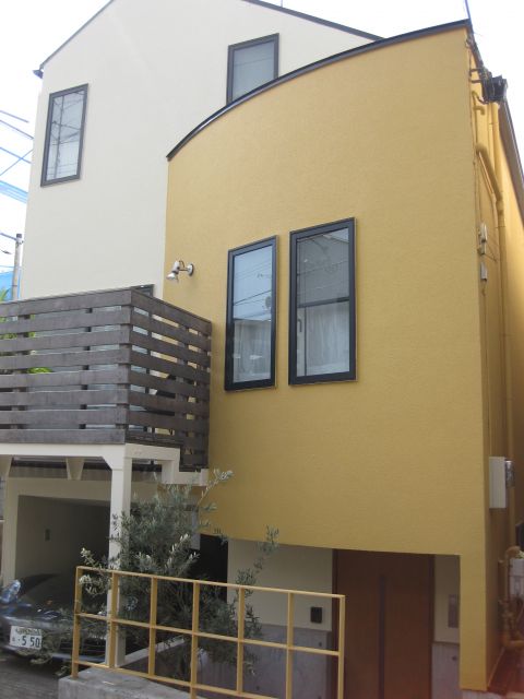 バリアフリー工事・外壁屋根塗装・防水工事・賃貸デザイン改修・瓦屋根工事・無垢フローリング工事・左官工事・サッシ工事・ガラス工事・平屋住宅の新築工事・平屋への減築工事も承っております。