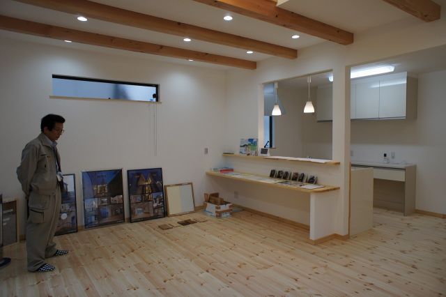 写真：新築住宅の完成見学会も開催しています。