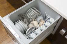 写真:食洗機は水の使用量を大幅に削減